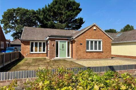 New Milton, BH25 - property photo