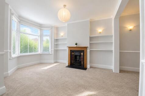 02_living_room_front.jpg