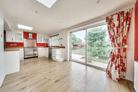 Kitchen &amp; Dining Space
