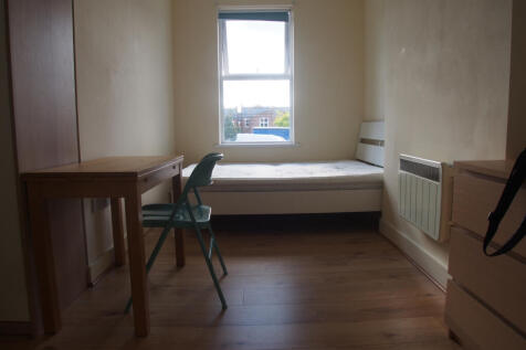 Modern en-suite studio
