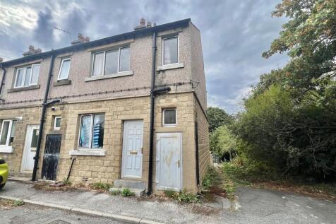 Bramleys Estate Agents - Auction - Oak Tree Avenue