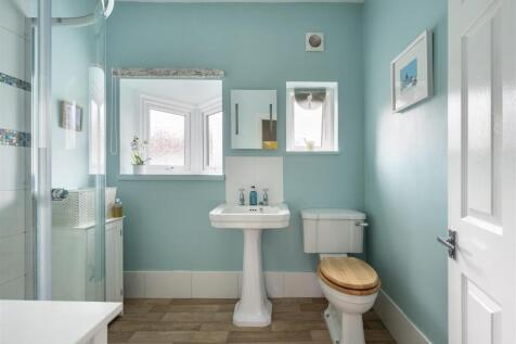 Whitehall Gardens, E4