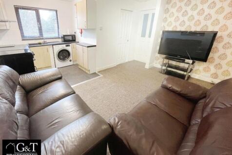 OPEN PLAN LIVING/KITCHEN