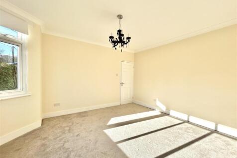 Eastwood Road, Rayleigh, Essex photo 5