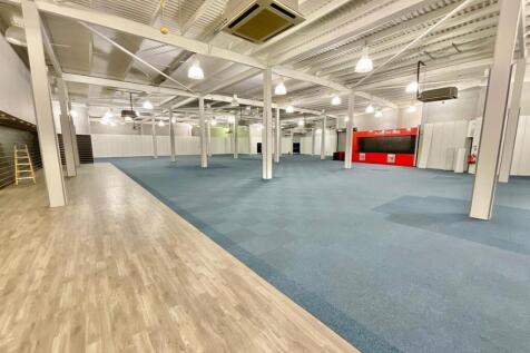 Retail Property (high street) to rent Image 4