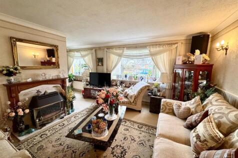 SITTING/DINING ROOM