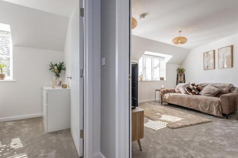 Hallway/Lounge