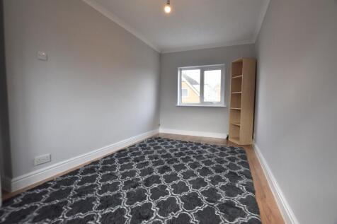 44b Tennyson Drive bedroom 2