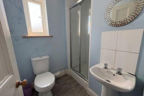 88 Alexandra Road photo 4
