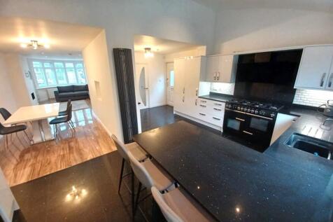 Carr Manor Walk, Leeds, West Yorkshire, LS17 photo 3