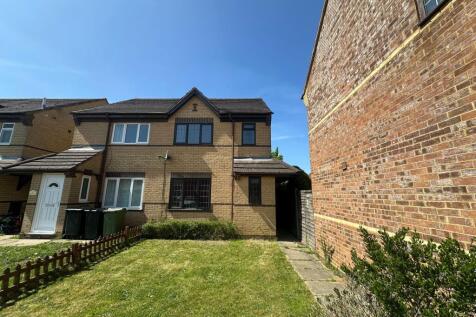 3-bed semi-detached on The Meadows, Flitwick, MK45, £1,550/mo