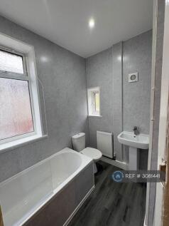 2-bed bungalow on Kilner Bank, Huddersfield, HD5, £895/mo