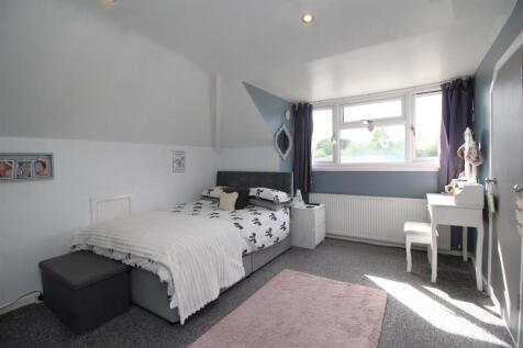 bedroom 3 .JPG