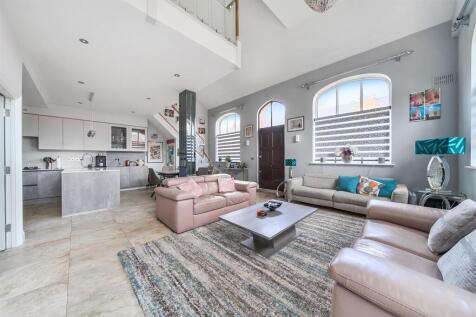 Living Room/Open Plan Kitchen/Diner: