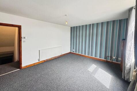 Flat Above 65 Halifax Road photo 4