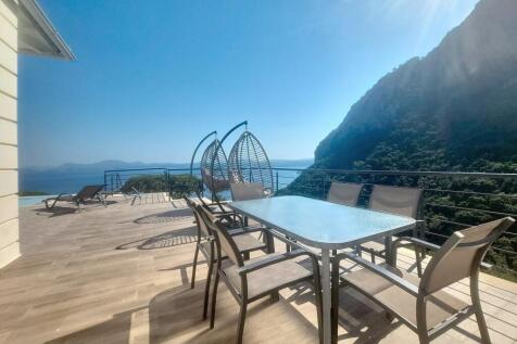 Second outdoor dining to view