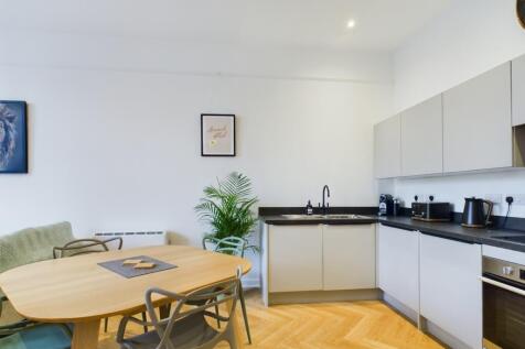 CAM01740G0-PR0292-STILL006