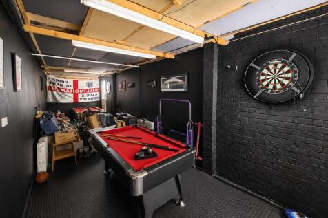 Garage/Games Room