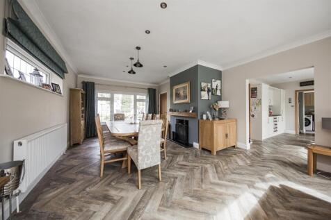 Large Feature Dining Space