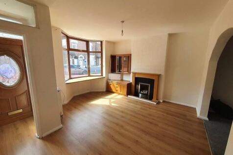 4 Bed terraced with off road parking