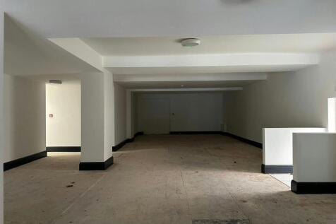 Retail Property (high street) to rent Image 12