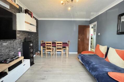 Firs Close, Mitcham photo 4