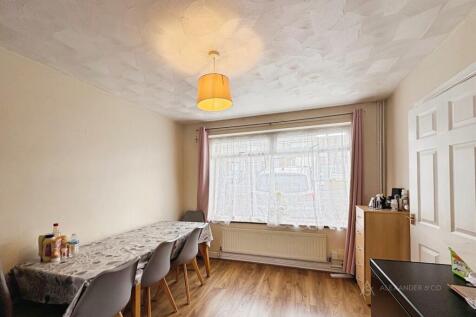 Tithe Farm Road, Houghton Regis, Dunstable, LU5 photo 4