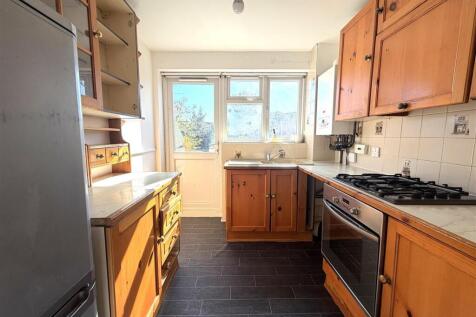 Haslam Close, Ickenham, Uxbridge photo 3