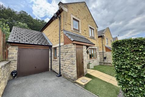 EXTERNAL FRONT AND DRIVEWAY