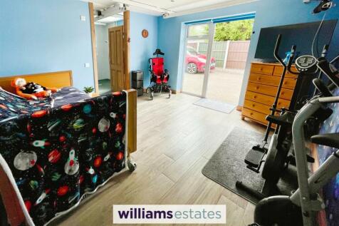 Bedroom/ Additional Room