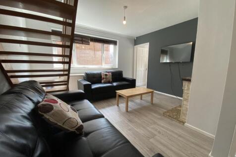 Holywell Drive, Loughborough photo 2