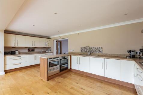 Kitchen/Breakfast Area