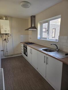 Blenheim Walk, Corby, North Northamptonshire photo 3