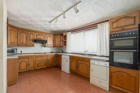 3 bed, 1 bath Link Detached House in Leeds - Photo 5