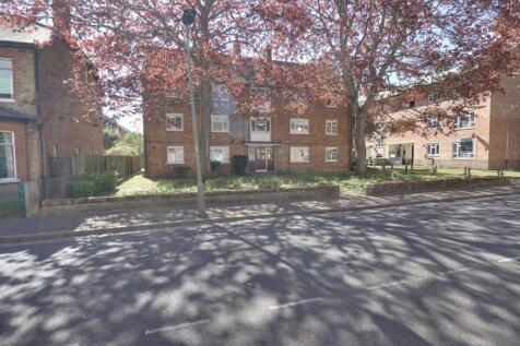 2-bedroom flat with long lease in Bromley North