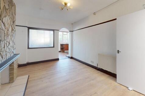 204-Manor-Way-Bed...