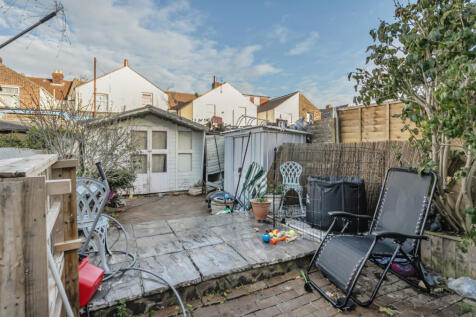 1370293-9-68ff9fd...