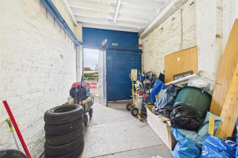 15 Eastover, Bridgwater, Somerset TA6 5AG | Freeho