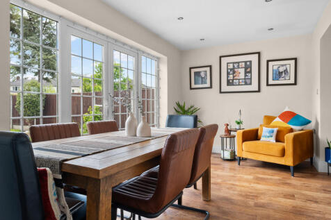 Curzon Close, Cur...