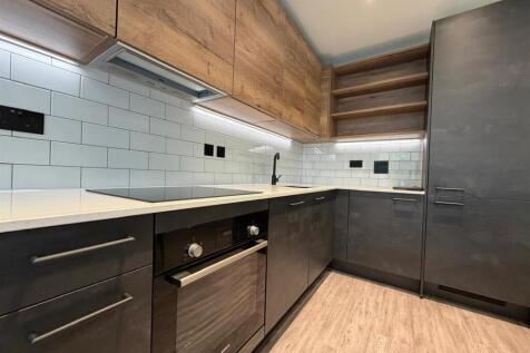 LUXURY APARTMENT- GLASSWATER LOCKS, BIRMINGHAM, B4 photo 3