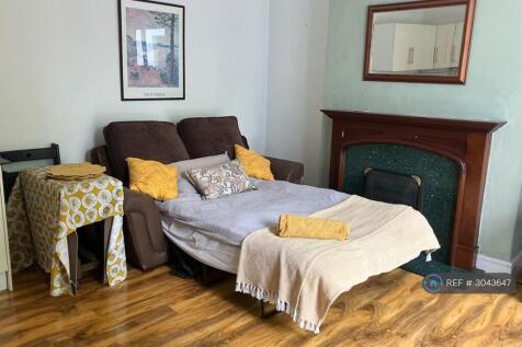 Open Plan Living Room With Sofa/Sofa Bed