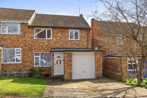 3 Hepplewhite Close, HP13 6BZ-15.jpg