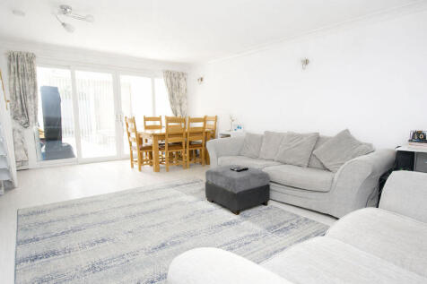 Lounge/ Dining Room