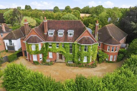 Stratford Court