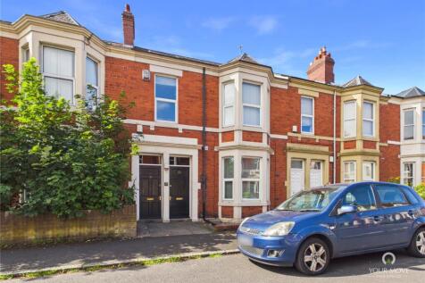 3-bed flat on Lavender Gardens, Newcastle upon Tyne, Tyne and Wear, NE2, £2,145/mo