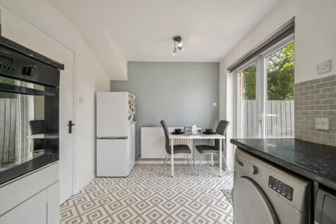 Kitchen/ Dining Room