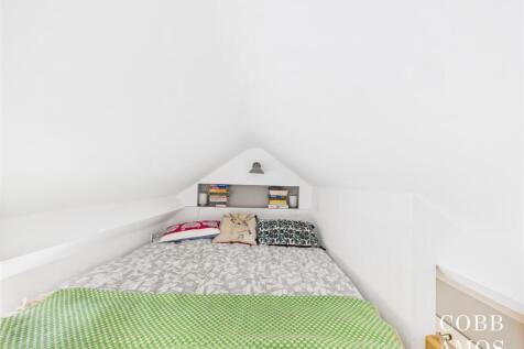 CAM02803G0-PR0220-STILL012 bed by spiral staircase