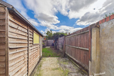 CAM03218G0-PR1171-STILL015