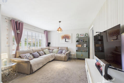 CAM03218G0-PR0776-STILL011