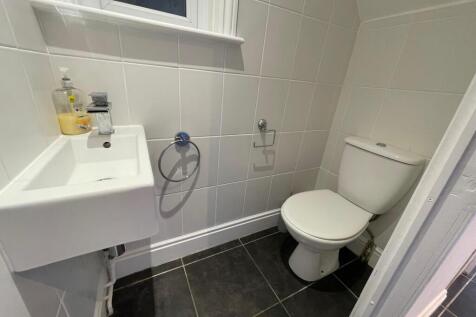 Cloakroom/wc